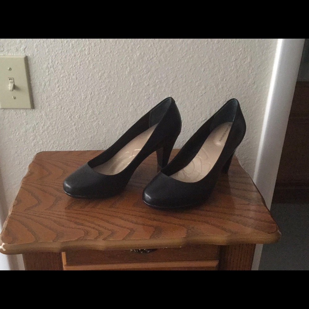 NWOT Giani Bernini black heels